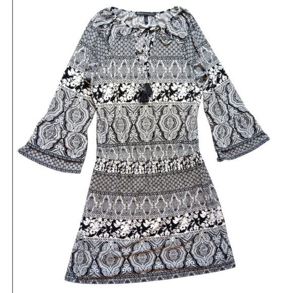 White House Black Market Dresses & Skirts - Women's White House Black Market Dress Size 10 Black White